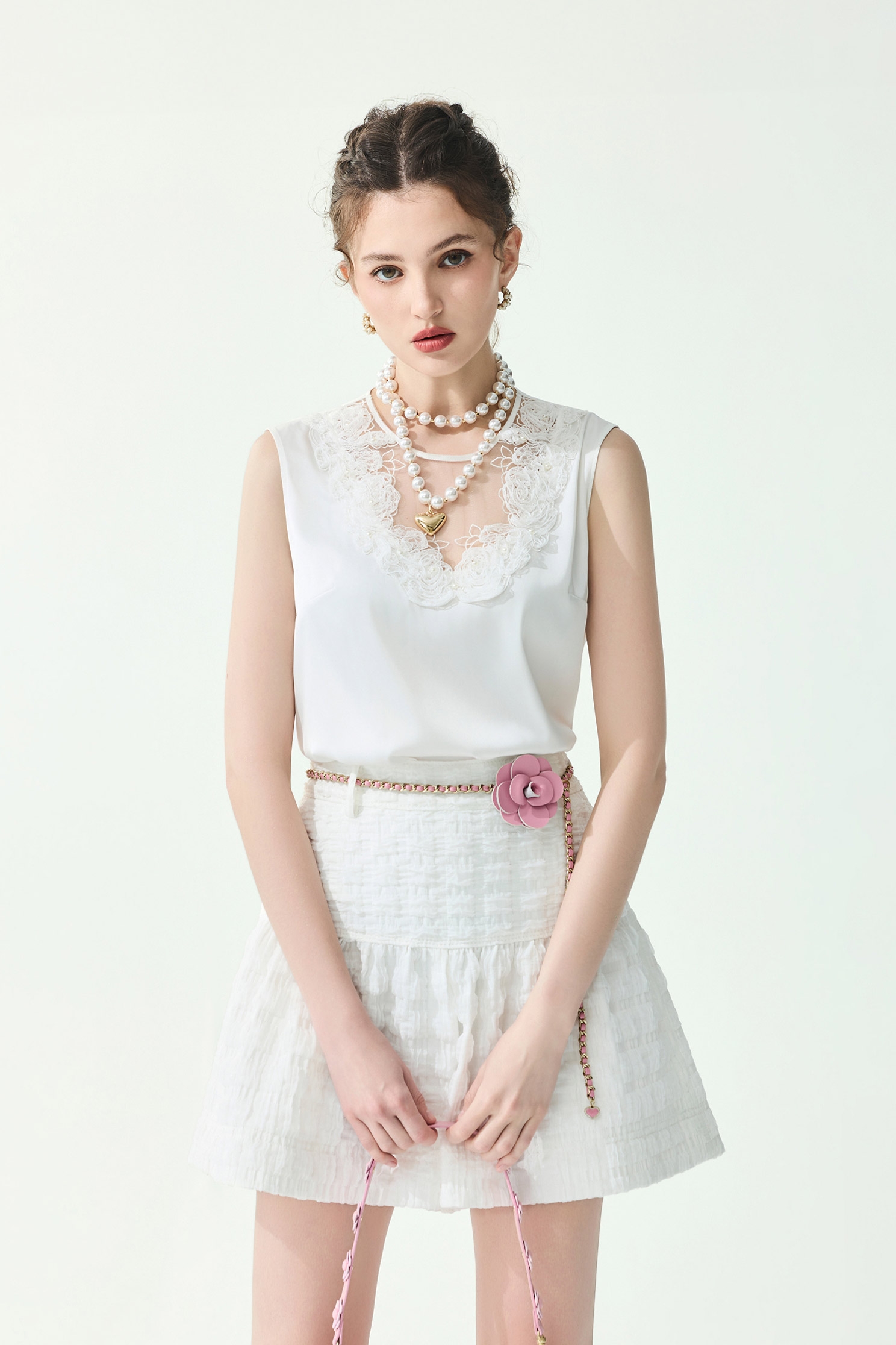 Mesh Neckline 3-D Floral VestMesh Neckline 3-D Floral Vest,sleeveless tops,Embroidered,Season (SS) Look,pearl,White tops,sleeveless tops,Lace