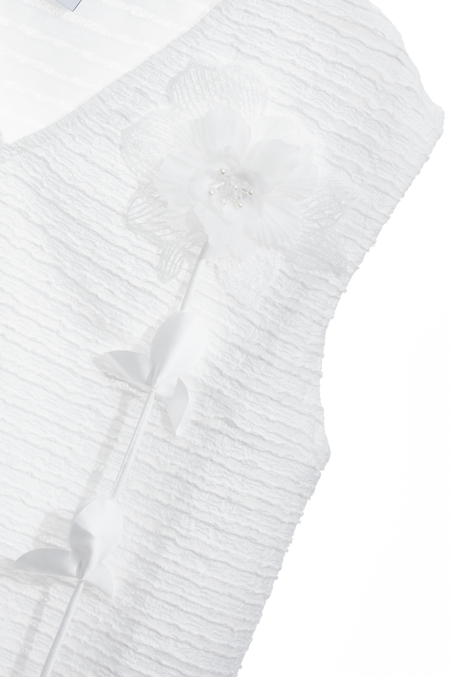 3-D Floral V-neck Vest3-D Floral V-neck Vest,sleeveless tops,Tops,Season (SS) Look,White tops,sleeveless tops,Lace