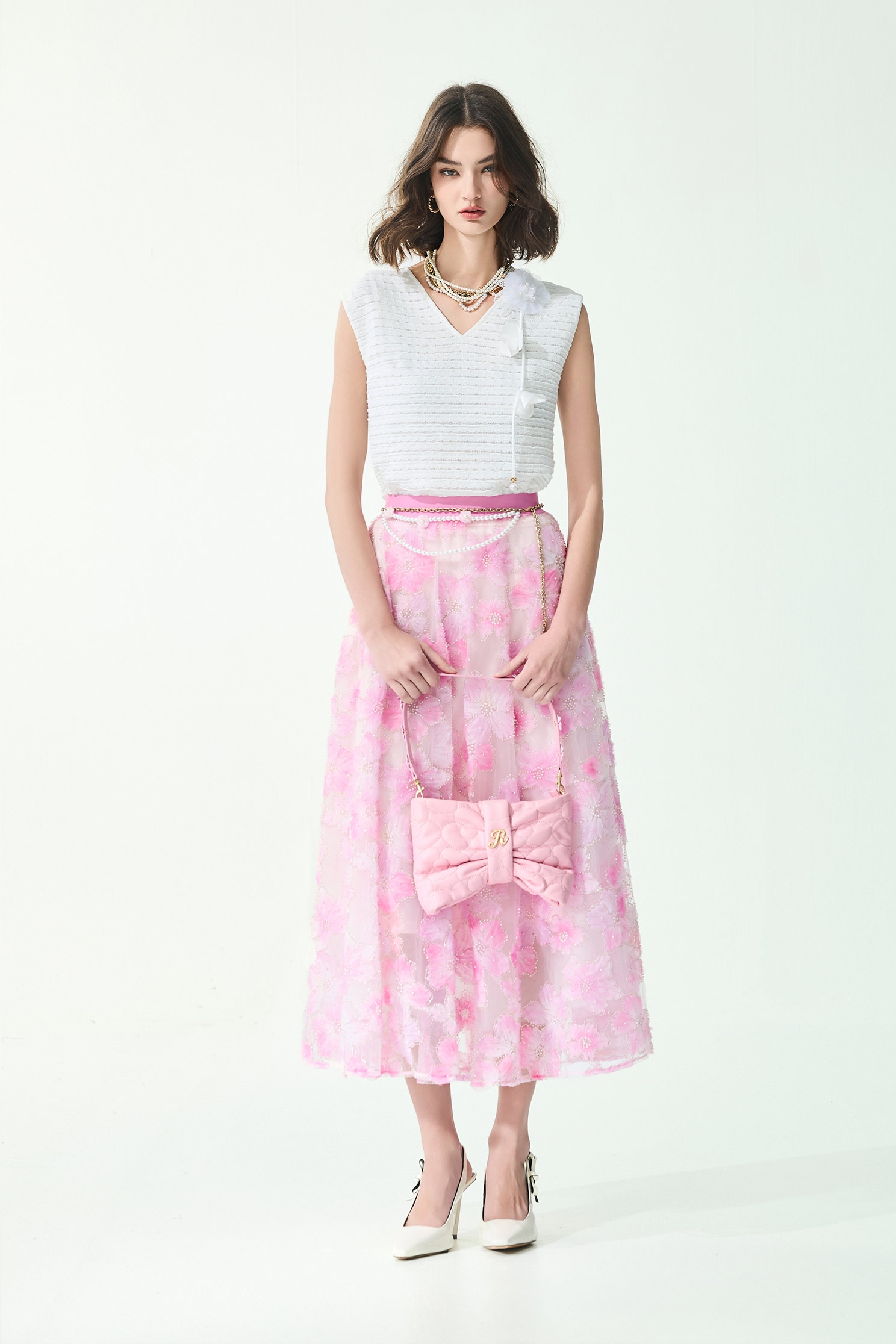 3-D Floral V-neck Vest3-D Floral V-neck Vest,sleeveless tops,Tops,Season (SS) Look,White tops,sleeveless tops,Lace