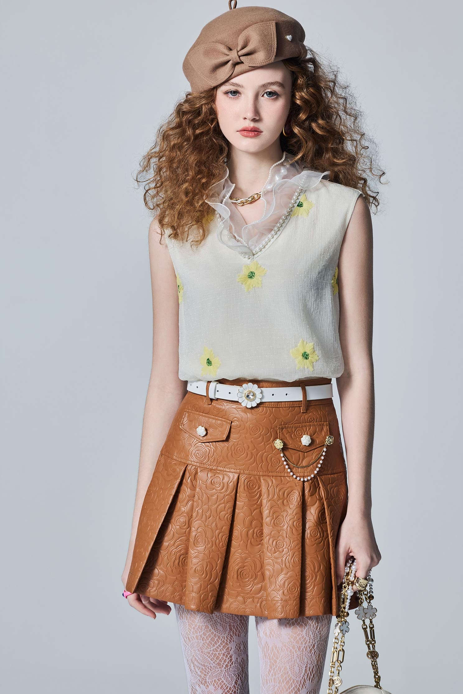 Floral Embroidery Ruffle Collar VestFloral Embroidery Ruffle Collar Vest,sleeveless tops,Tops,Embroidered,Embroidered tops,pearl,Season (AW) Look,sleeveless tops
