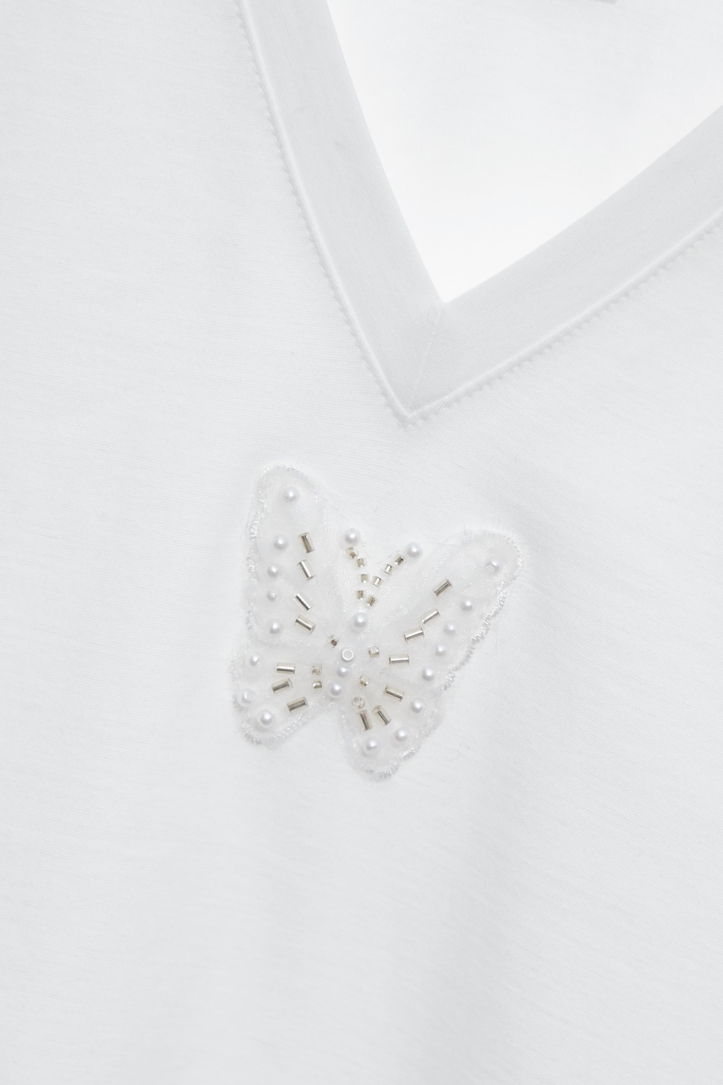 V-neck Fringe Sleeve Detail TeeV-neck Fringe Sleeve Detail Tee,Tops,Season (SS) Look,White tops,Lace,bows