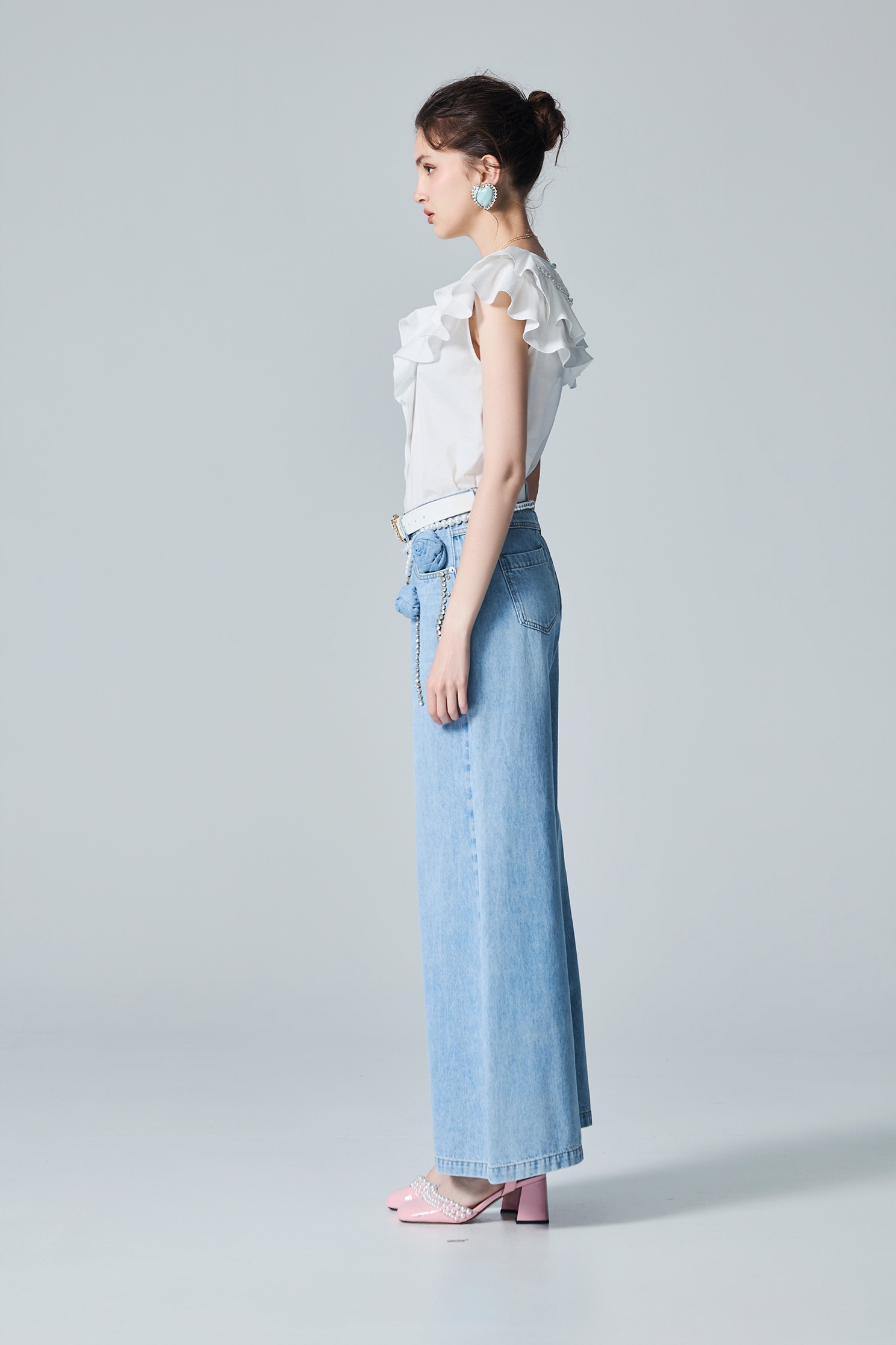 Rose Brooch Double Layer Ruffle TopRose Brooch Double Layer Ruffle Top,sleeveless tops,Tops,pearl,White tops,Season (AW) Look,sleeveless tops