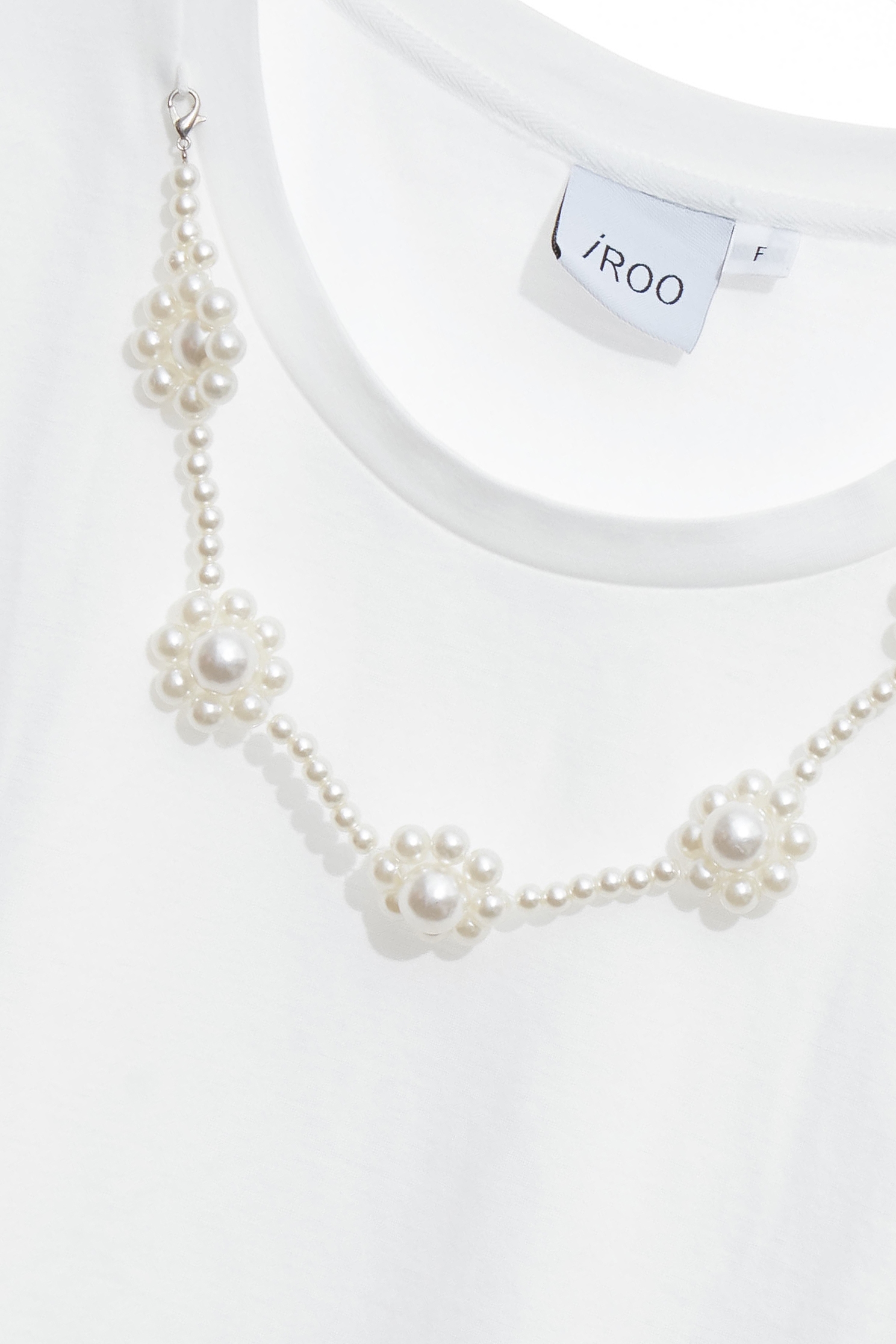 Pearl Floral Neckline Short Sleeve TeePearl Floral Neckline Short Sleeve Tee,Tops,pearl,White tops,Season (AW) Look,Necklaces