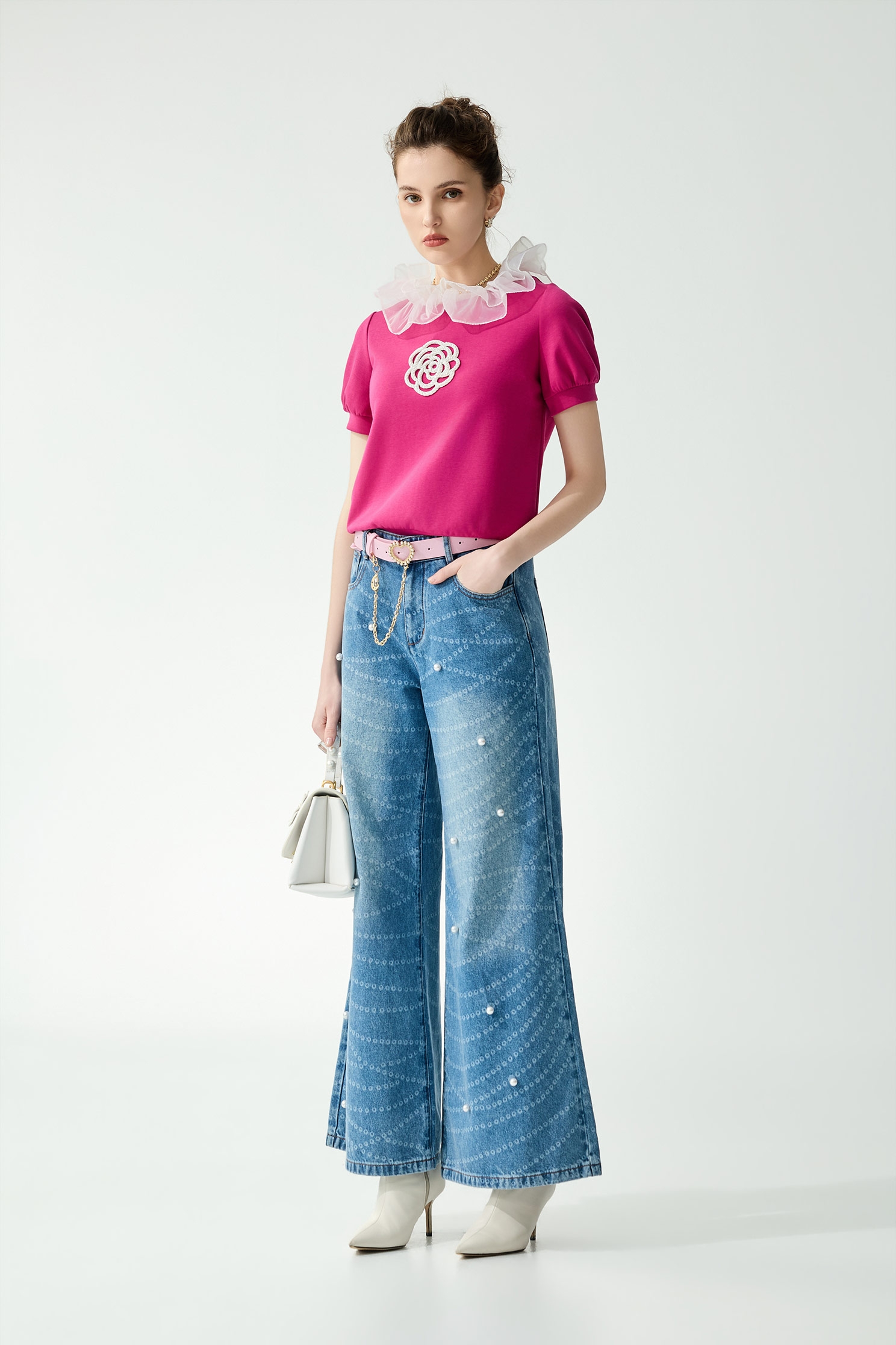 Front Floral Logo With Ruffle Collar Short Sleeve TopFront Floral Logo With Ruffle Collar Short Sleeve Top,Tops,Season (SS) Look