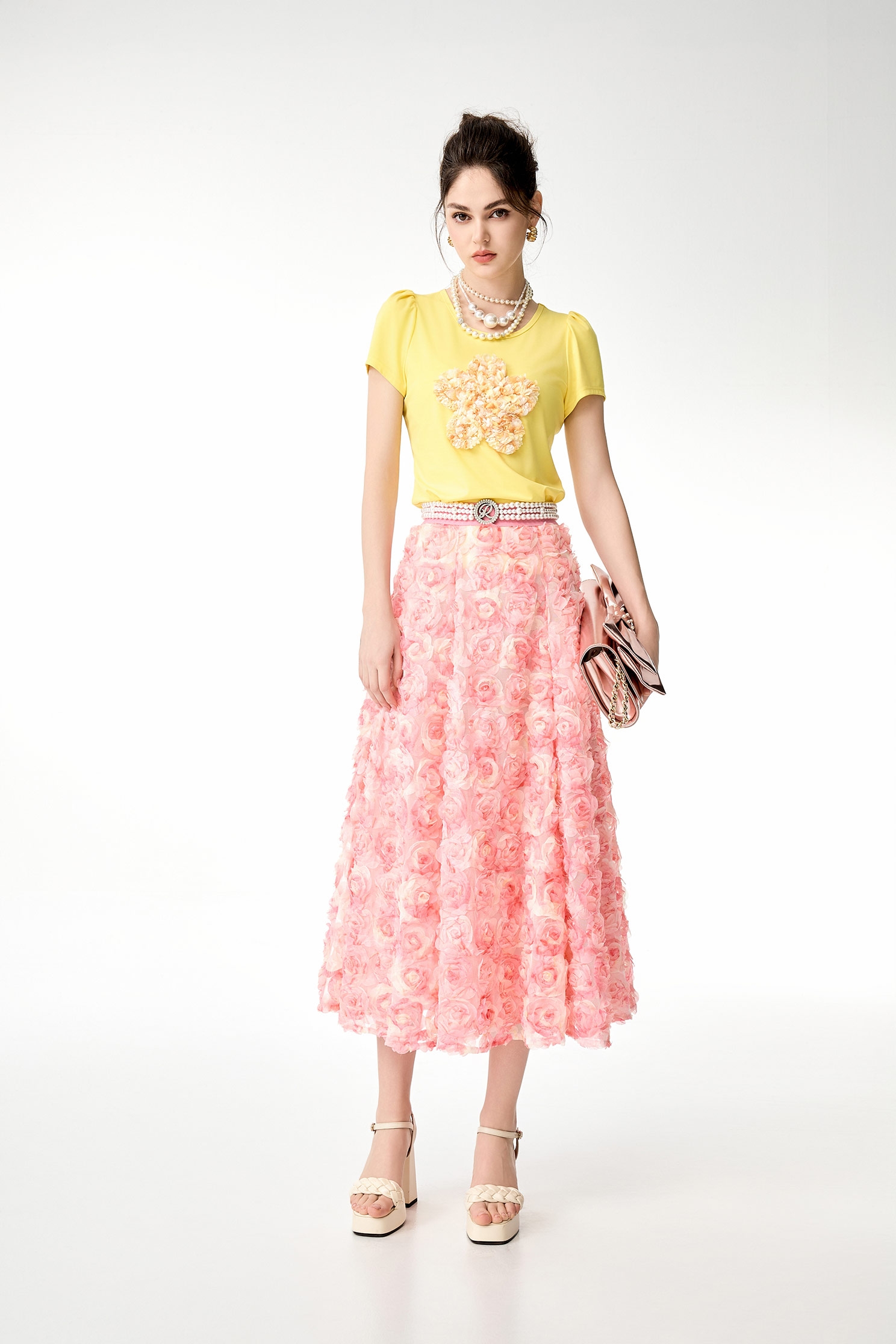 3-D Floral Detail Short Sleeve Tee3-D Floral Detail Short Sleeve Tee,T-shirts,Tops,Season (SS) Look