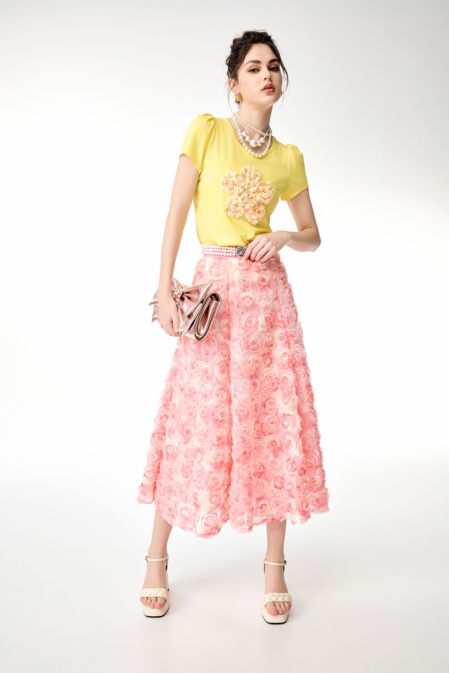 3-D Floral Detail Short Sleeve Tee3-D Floral Detail Short Sleeve Tee,T-shirts,Tops,Season (SS) Look