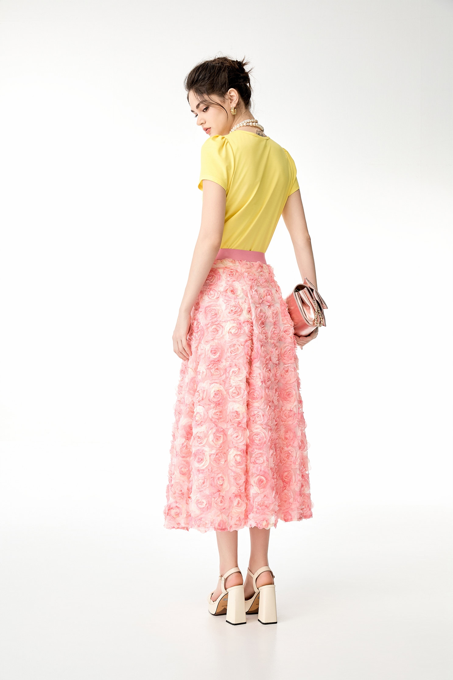 3-D Floral Detail Short Sleeve Tee3-D Floral Detail Short Sleeve Tee,T-shirts,Tops,Season (SS) Look