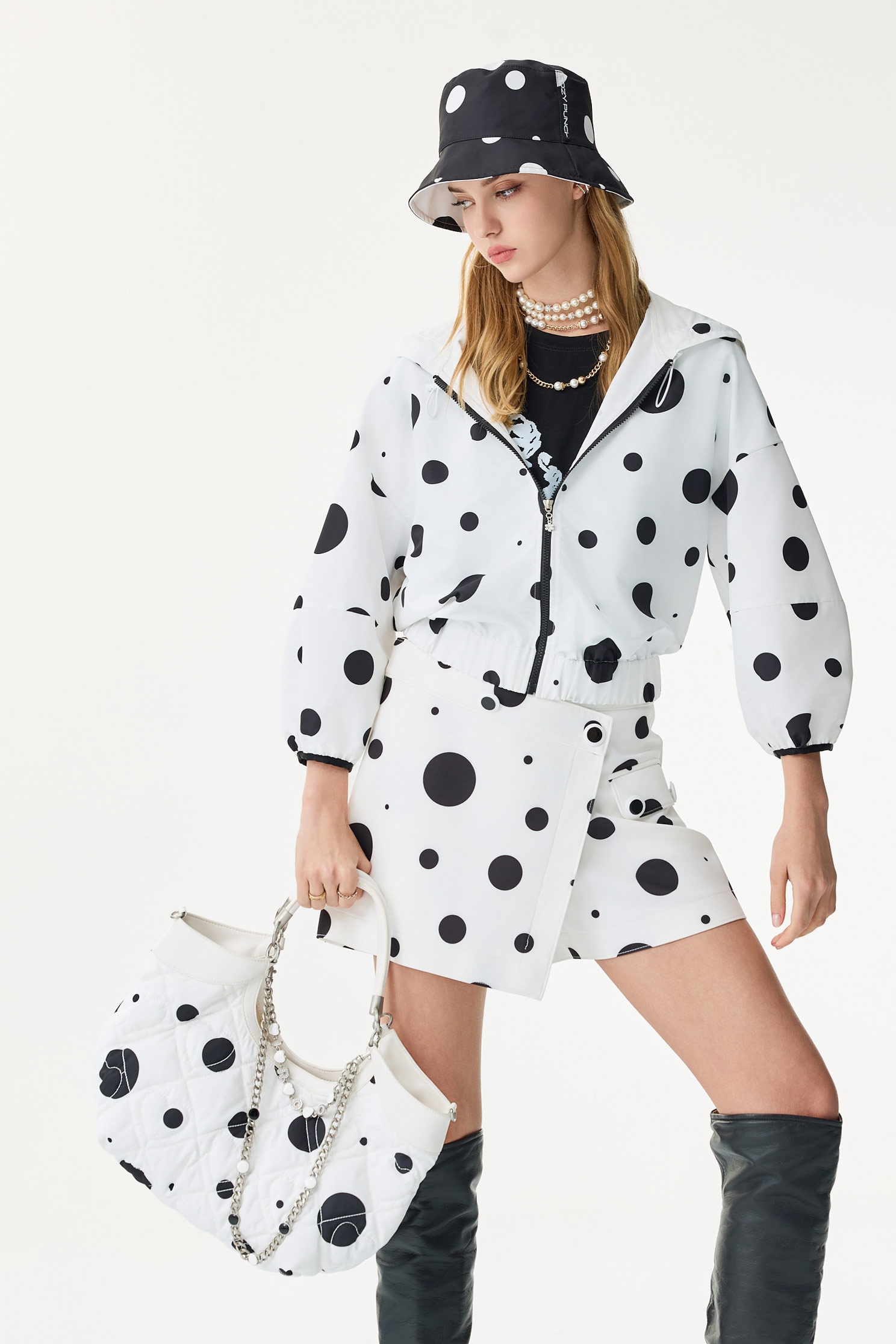 Black Polka Dot Quilted HandbagBlack Polka Dot Quilted Handbag,Season (SS) Look