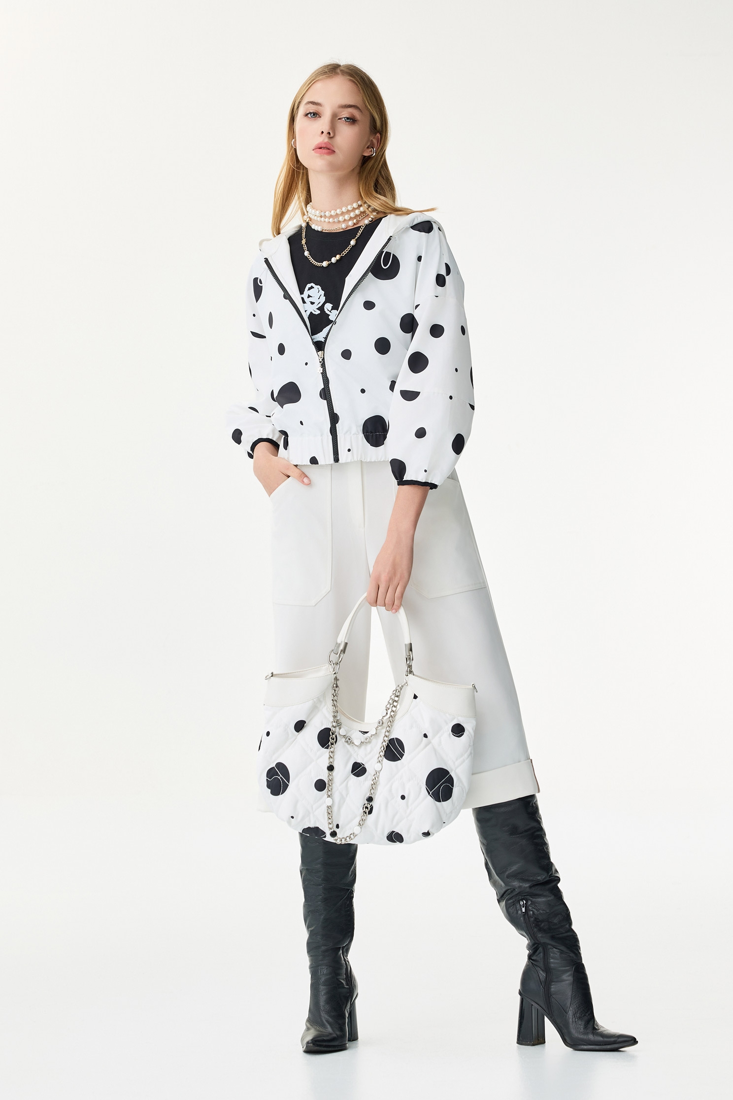 Black Polka Dot Quilted HandbagBlack Polka Dot Quilted Handbag,Season (SS) Look