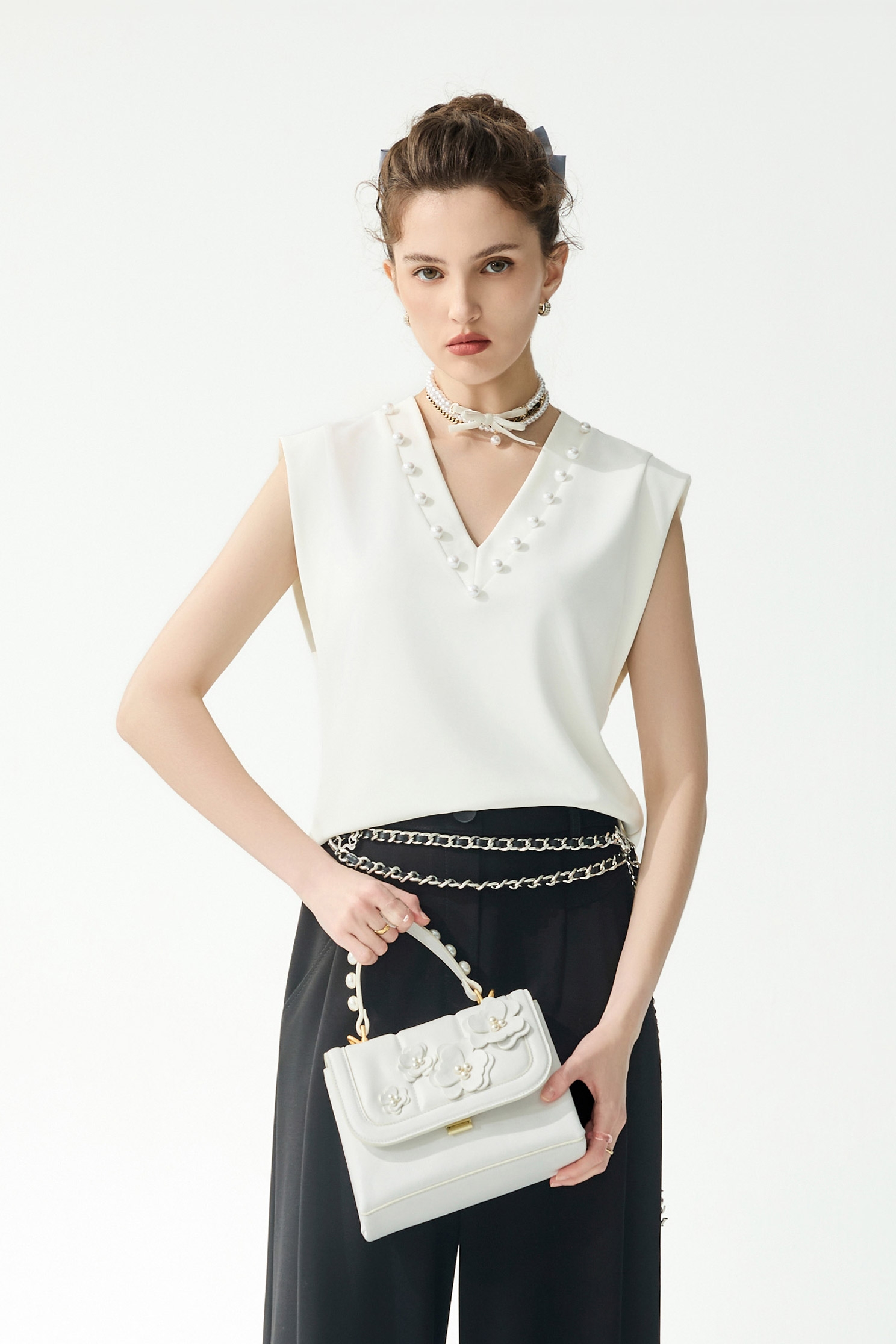 V-neck Pearl Detail VestV-neck Pearl Detail Vest,sleeveless tops,Tops,Season (SS) Look,pearl,White tops,sleeveless tops,Black tops