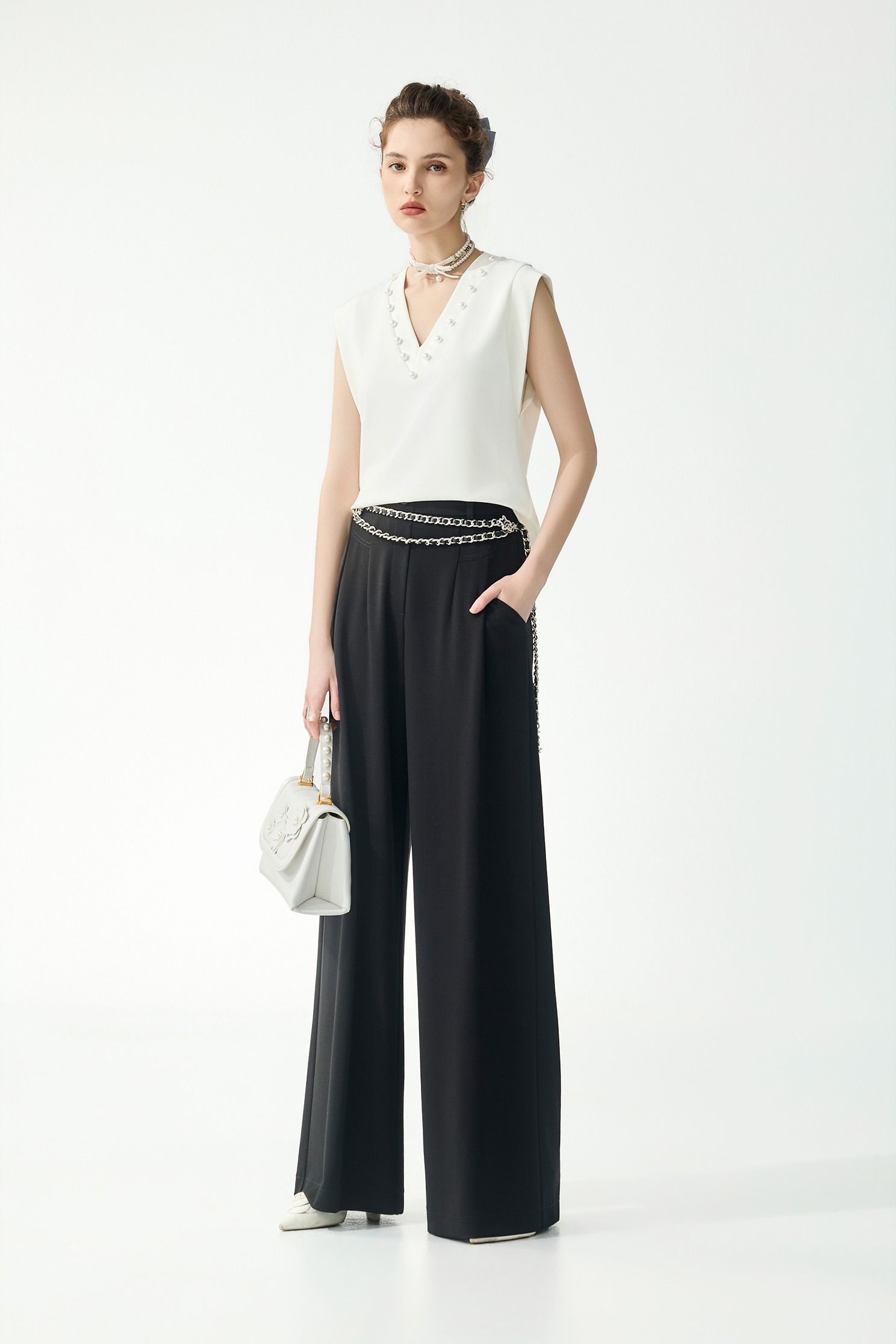 V-neck Pearl Detail VestV-neck Pearl Detail Vest,sleeveless tops,Tops,Season (SS) Look,pearl,White tops,sleeveless tops,Black tops