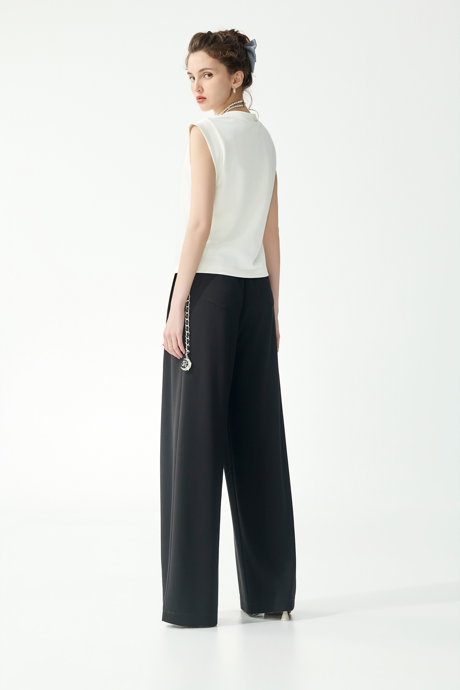 V-neck Pearl Detail VestV-neck Pearl Detail Vest,sleeveless tops,Tops,Season (SS) Look,pearl,White tops,sleeveless tops,Black tops