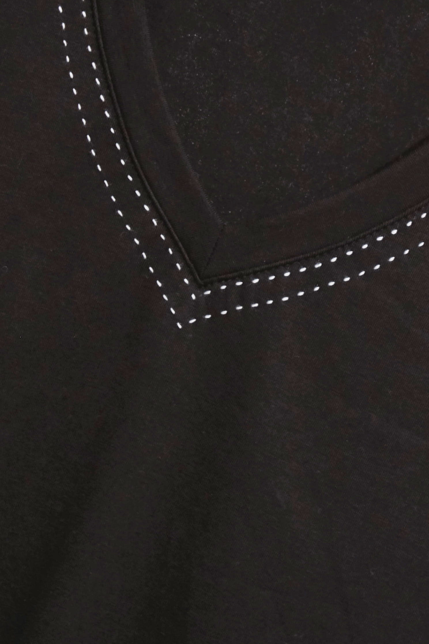 V-neck Contrast Stitch Detail TeeV-neck Contrast Stitch Detail Tee,T-shirts,Tops,Embroidered,Season (SS) Look,black tops