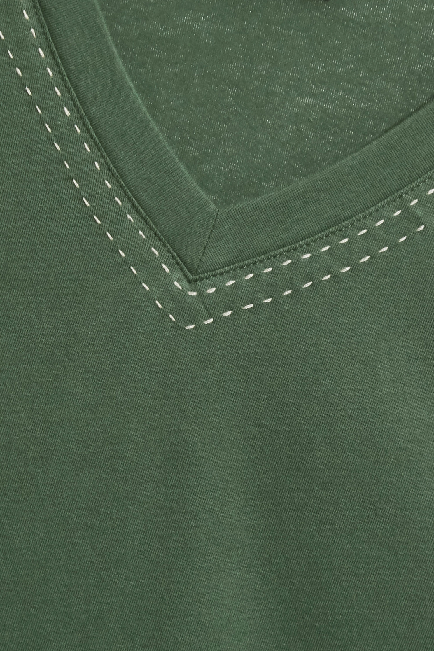 V-neck Contrast Stitch Detail TeeV-neck Contrast Stitch Detail Tee,T-shirts,Tops,Embroidered,Season (SS) Look