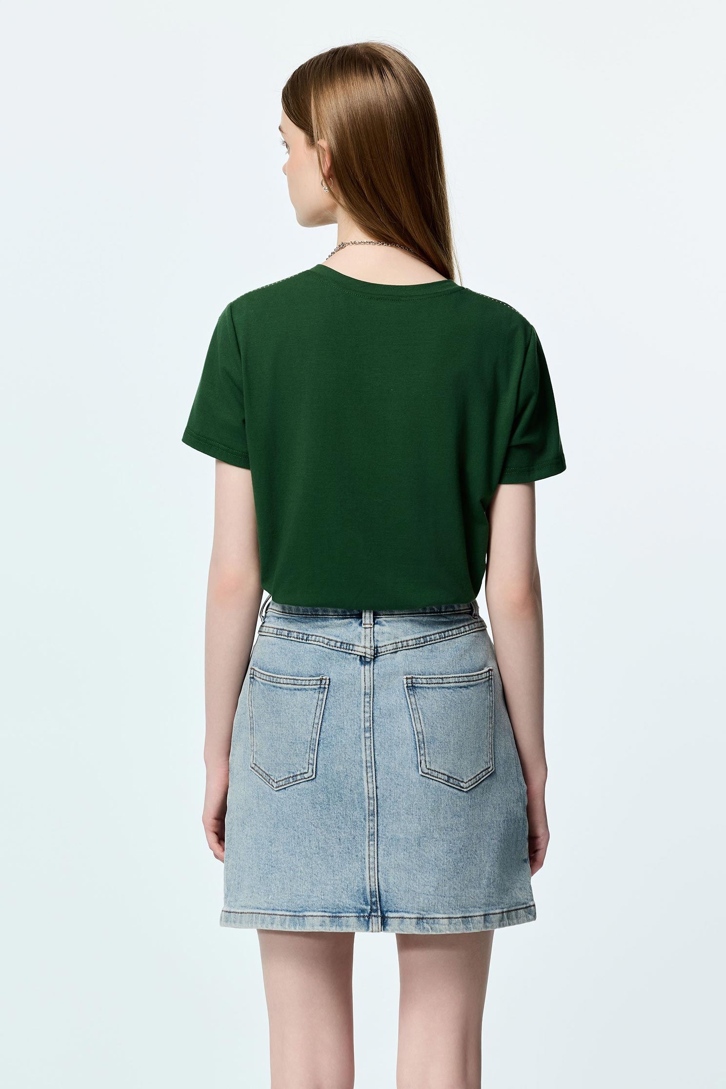 V-neck Contrast Stitch Detail TeeV-neck Contrast Stitch Detail Tee,T-shirts,Tops,Embroidered,Season (SS) Look