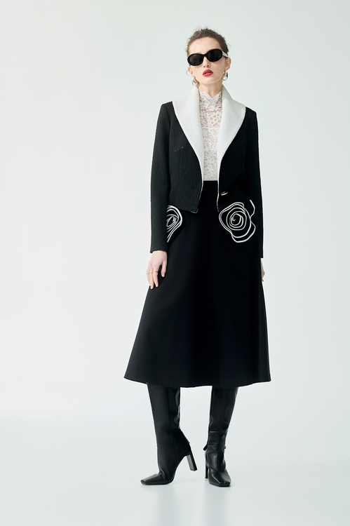 Crop Blazer With Contrast Wide Collar,,Crop Blazer With Contrast Wide Collar,Jackets,Outerwear,Season (SS) Look,pearl,Jackets,Outerwear,Season (SS) Look,Black outerwear,Jackets,Outerwear,Season (SS) Look,Knitted,Knitted coats,Black outerwear,Jackets,Season (SS) Look