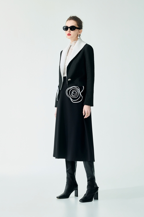 Crop Blazer With Contrast Wide Collar,,Crop Blazer With Contrast Wide Collar,Jackets,Outerwear,Season (SS) Look,pearl,Jackets,Outerwear,Season (SS) Look,Black outerwear,Jackets,Outerwear,Season (SS) Look,Knitted,Knitted coats,Black outerwear,Jackets,Season (SS) Look