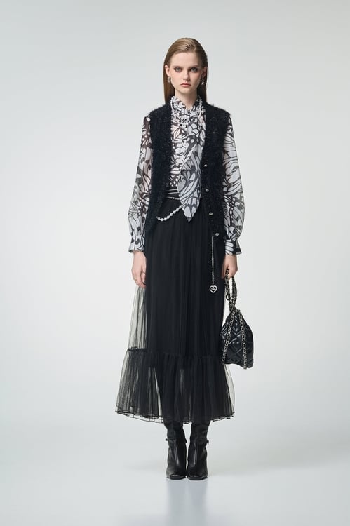 V-neck Black Knit Vest,Office Looks