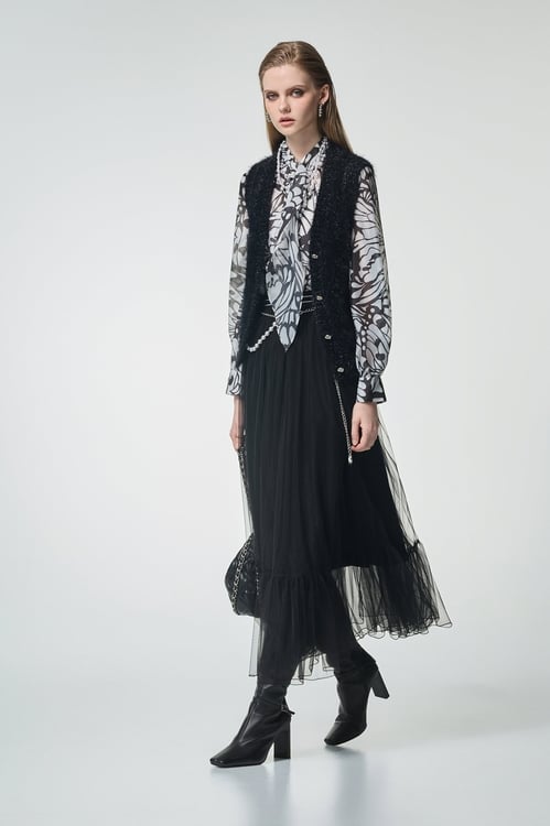 V-neck Black Knit Vest,Office Looks