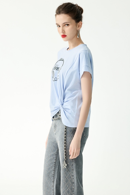 Knot Detail Graphic Tee,,Knot Detail Graphic Tee,Tops,Embroidered,Season (SS) Look,Blouses,Season (SS) Look,Stripe,Shorts,pants,Jackets,Outerwear,Season (SS) Look,Denim,Denim Jackets,White outerwear,Season (SS) Look,Denim,Denim skirts,sleeveless tops,Season (SS) Look,sleeveless tops,sleeveless tops,Season (SS) Look,sleeveless tops,pants,Jumpsuits,Jackets,Outerwear,Season (SS) Look,Knitted,Knitted coats,Season (SS) Look,Plaid,Denim,Jeans,Cotton,pants,Tops,Season (SS) Look,Cotton