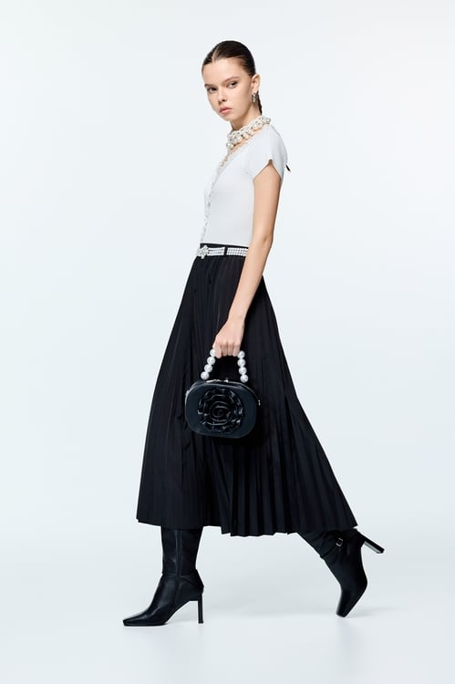 Pleated Detail V-neck Knit Top,White tops,White tops