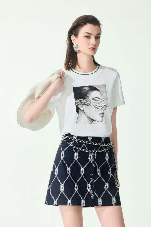 Pearl Detail Figure Graphic Print Tee,,Pearl Detail Figure Graphic Print Tee,sleeveless tops,Under shirts,Season (SS) Look,sleeveless tops,bows,Chiffon,Culottes,Season (SS) Look,pants,Tops,Season (SS) Look,pearl,White tops