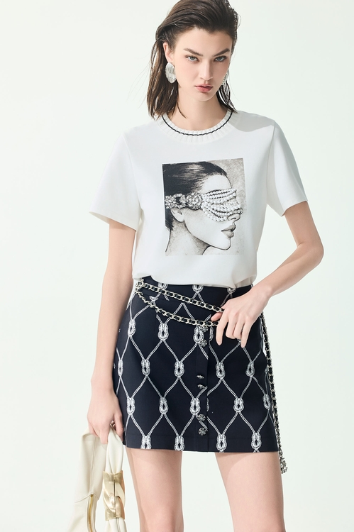 Pearl Detail Figure Graphic Print Tee,,Pearl Detail Figure Graphic Print Tee,sleeveless tops,Under shirts,Season (SS) Look,sleeveless tops,bows,Chiffon,Culottes,Season (SS) Look,pants,Tops,Season (SS) Look,pearl,White tops