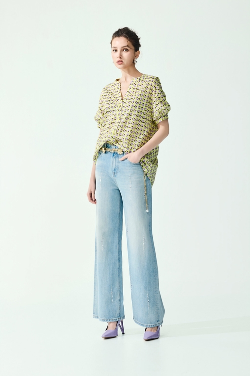Purple Floral Print V-neck Top,,Purple Floral Print V-neck Top,Tops,Embroidered,Season (SS) Look,pearl,Tops,Season (SS) Look,Tops,Season (SS) Look,Blouses