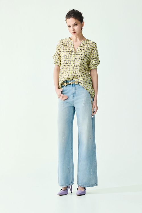 Purple Floral Print V-neck Top,,Purple Floral Print V-neck Top,Tops,Embroidered,Season (SS) Look,pearl,Tops,Season (SS) Look,Tops,Season (SS) Look,Blouses