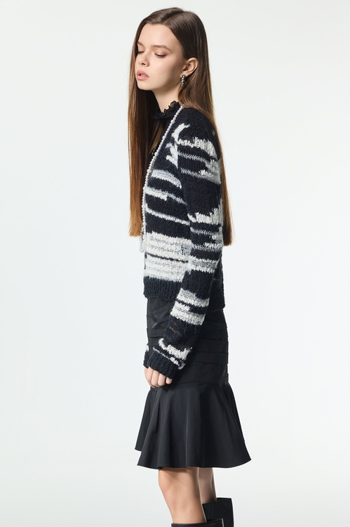 V-neck Black White Contrast Knit Top,V-Neck T shirts