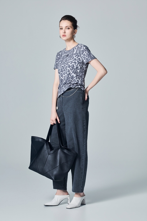 Charcoal Leopard Ink Print Style Tee,,Charcoal Leopard Ink Print Style Tee,Tops,Embroidered,White tops,Season (AW) Look,Blouses,Jackets,Outerwear,Season (AW) Look,Blazers,Denim,Jeans,Season (AW) Look,pants,Tops,Round neck tops,Season (AW) Look,Knitted,Knitted tops,Jackets,Embroidered,Outerwear,Denim,Denim Jackets,White outerwear,Season (AW) Look,Embroidered,Denim,Jeans,White pants,Season (AW) Look,Skinny pants,pants,sleeveless tops,Season (AW) Look,sleeveless tops,Knitted,Knitted tops,Jackets,Outerwear,Season (AW) Look,Knitted,Knitted coats,Knitted tops,Dresses,Knitted dresses,Season (AW) Look,sleeveless tops,Knitted,Knitted dresses,Knitted tops,T-shirts,Tops,White tops,Season (AW) Look,Stripe,Season (AW) Look,Midi skirts,Denim,Denim mini skirts,Denim skirts,Shorts,Season (AW) Look,Skorts,sleeveless tops,Tops,Stripe,Sleeveless tops,sleeveless tops,Season (AW) Look,sleeveless tops,Culottes,Denim,Jeans,Season (AW) Look,pants,Tops,Season (AW) Look,Knitted,Knitted tops,T-shirts,Tops,Round neck tops,Season (AW) Look,Cotton,Lace,T-shirts,Tops,Embroidered,Round neck tops,Season (AW) Look