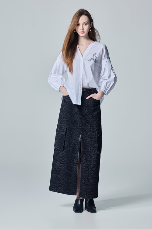Bird Graphic Embroidery V-neck Blouse,,Bird Graphic Embroidery V-neck Blouse,Tops,Embroidered,White tops,Season (AW) Look,Blouses