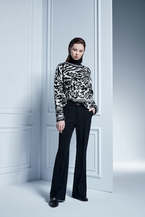 Long Sleeve Graphic Knit Top,Long sleeve tops