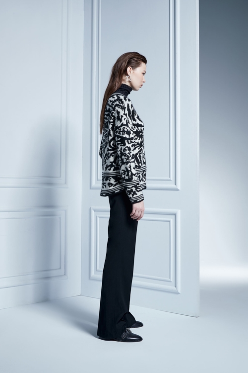 Long Sleeve Graphic Knit Top,Long sleeve tops