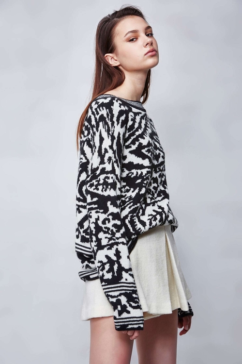 Long Sleeve Graphic Knit Top,Long sleeve tops
