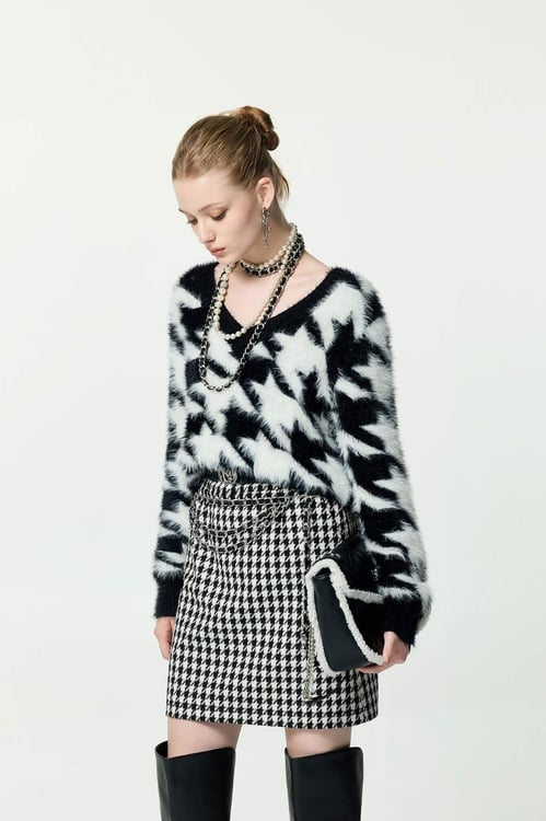 V-neck Houndstooth Faux Fur Knit Top,,V-neck Houndstooth Faux Fur Knit Top,Tops,Season (AW) Look,Knitted,black tops,Jackets,Outerwear,Season (AW) Look,Black outerwear,Tops,Season (AW) Look,black tops,Tops,pearl,Season (AW) Look,Knitted,Knitted tops,black tops,Dresses,Season (AW) Look,Black dresses,Denim,Jeans,Season (AW) Look,pants,Black jeans,Black pants,Jackets,Outerwear,Season (AW) Look,Season (AW) Look,Mesh fabric,Midi skirts,Black skirts,Tops,Under shirts,Season (AW) Look,black tops,Jackets,Outerwear,Season (AW) Look,Knitted,Knitted coats,Black outerwear,Culottes,Season (AW) Look,pants,Black pants,Tops,Season (AW) Look,Knitted,Knitted tops