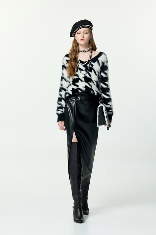 V-neck Houndstooth Faux Fur Knit Top,,V-neck Houndstooth Faux Fur Knit Top,Tops,Season (AW) Look,Knitted,black tops,Jackets,Outerwear,Season (AW) Look,Black outerwear,Tops,Season (AW) Look,black tops,Tops,pearl,Season (AW) Look,Knitted,Knitted tops,black tops,Dresses,Season (AW) Look,Black dresses,Denim,Jeans,Season (AW) Look,pants,Black jeans,Black pants,Jackets,Outerwear,Season (AW) Look,Season (AW) Look,Mesh fabric,Midi skirts,Black skirts,Tops,Under shirts,Season (AW) Look,black tops,Jackets,Outerwear,Season (AW) Look,Knitted,Knitted coats,Black outerwear,Culottes,Season (AW) Look,pants,Black pants,Tops,Season (AW) Look,Knitted,Knitted tops