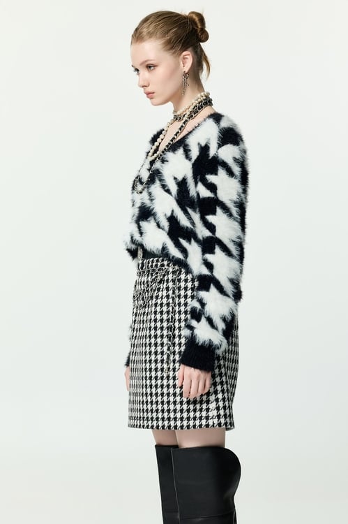 V-neck Houndstooth Faux Fur Knit Top,,V-neck Houndstooth Faux Fur Knit Top,Tops,Season (AW) Look,Knitted,black tops,Jackets,Outerwear,Season (AW) Look,Black outerwear,Tops,Season (AW) Look,black tops,Tops,pearl,Season (AW) Look,Knitted,Knitted tops,black tops,Dresses,Season (AW) Look,Black dresses,Denim,Jeans,Season (AW) Look,pants,Black jeans,Black pants,Jackets,Outerwear,Season (AW) Look,Season (AW) Look,Mesh fabric,Midi skirts,Black skirts,Tops,Under shirts,Season (AW) Look,black tops,Jackets,Outerwear,Season (AW) Look,Knitted,Knitted coats,Black outerwear,Culottes,Season (AW) Look,pants,Black pants,Tops,Season (AW) Look,Knitted,Knitted tops