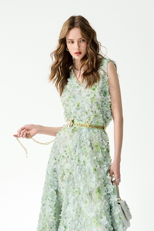 V-neck 3-D Floral Detail Vest,Embroidered,Embroidered