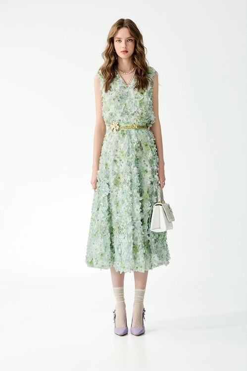 V-neck 3-D Floral Detail Vest,Embroidered,Embroidered