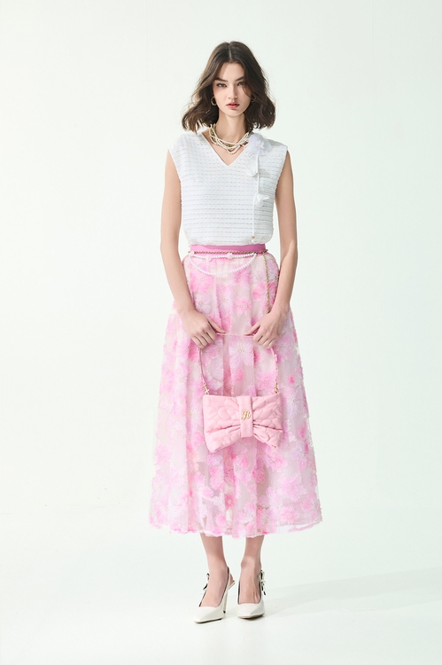 3-D Floral V-neck Vest,,3-D Floral V-neck Vest,sleeveless tops,Tops,Season (SS) Look,sleeveless tops,sleeveless tops,Tops,Season (SS) Look,White tops,sleeveless tops,Lace