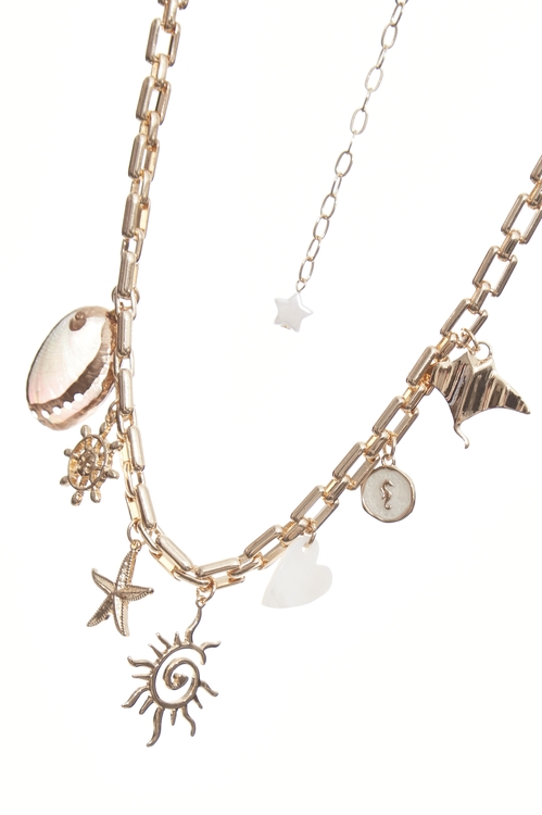 Seashell Pendant Necklace,,Seashell Pendant Necklace,Season (SS) Look,Necklaces