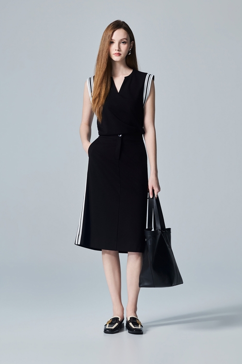 Contrast Trim Detail Sports Style Skirt,,Contrast Trim Detail Sports Style Skirt,Tops,Season (SS) Look,Culottes,Season (SS) Look,pants,Tops,Season (SS) Look,White tops,Culottes,Season (SS) Look,pants,Embroidered,Season (AW) Look,Midi skirts,Black skirts