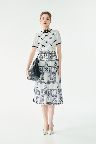 Floral Motif Embroidery Midi Skirt