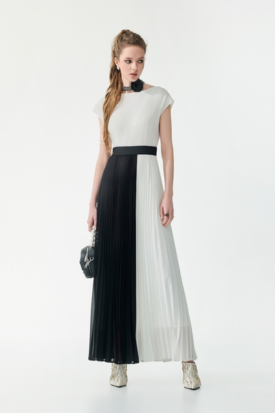 Black White Contrast Pleated Maxi Dress