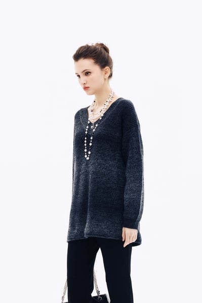 Grey V-neck Gradient Knit Top