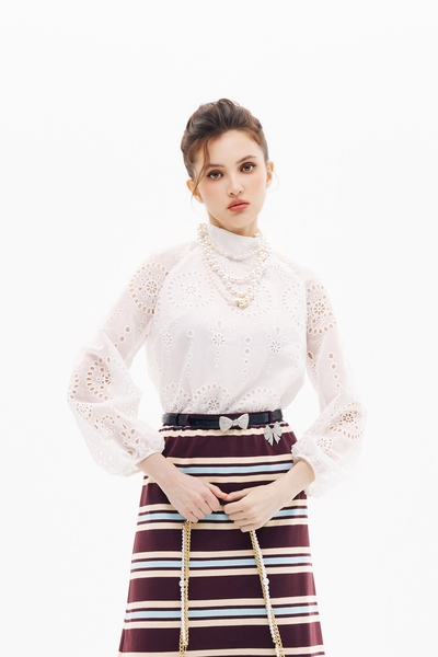 Embroidery Floral Detail Raglan Sleeve Top