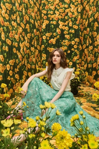 Floral Embossed Print Lace Collar Vest